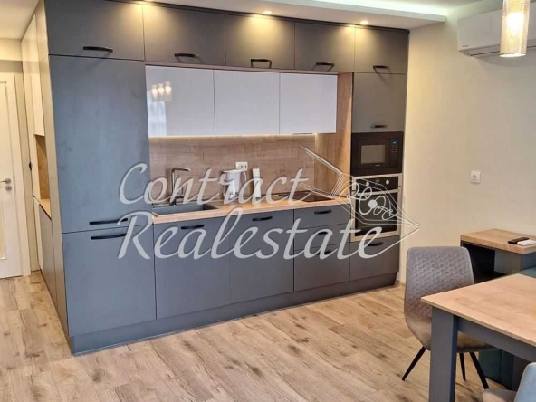 Дава се под наем Тристаен апартамент в Варна, Лятно кино Тракия - 80 кв.м за 714 € - Снимка #1