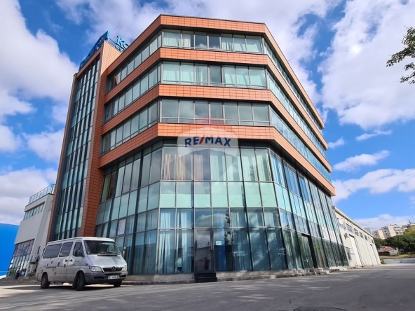 Дава се под наем Промишлена сграда в Варна, Западна промишлена зона - 867 кв.м за 6900 € - Снимка #1