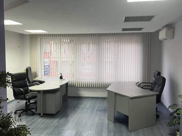 Дава се под наем Офис в Бургас, Център - 55 кв.м за 561 € - Снимка #1