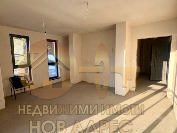 Тристаен апартамент в Търговище, Център - 110 кв.м за 1094 €/кв.м - Снимка #1