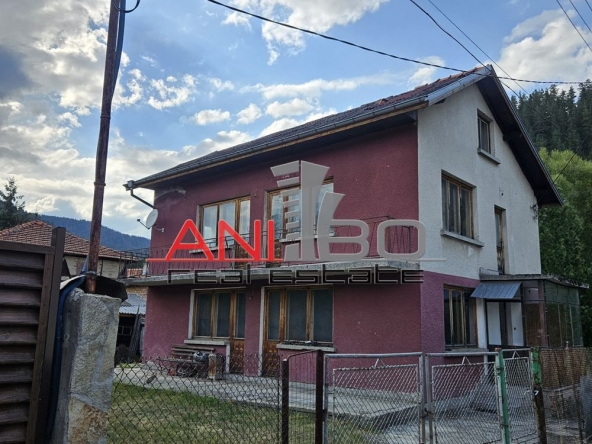 Къща в с. Говедарци, Област София-област - 200 кв.м за 900 €/кв.м - Снимка #1