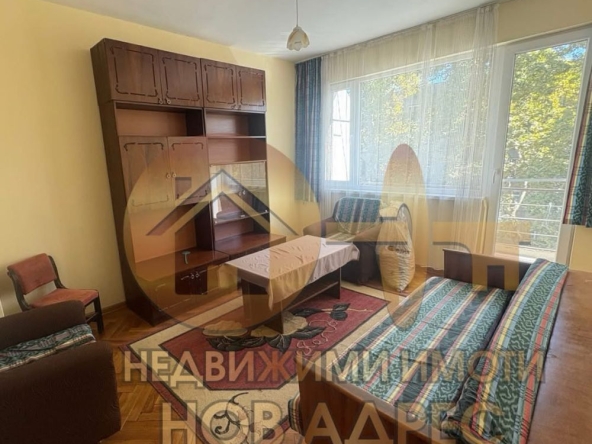 Дава се под наем Четиристаен апартамент в Търговище, Център - 95 кв.м за 229.5 € - Снимка #1