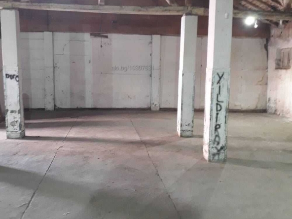 Дава се под наем Склад в Пловдив, Индустриална зона - Изток - 190 кв.м за 484.5 € - Снимка #1