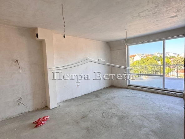 Двустаен апартамент в Варна, Колхозен пазар - 68 кв.м за 1692 €/кв.м - Снимка #1