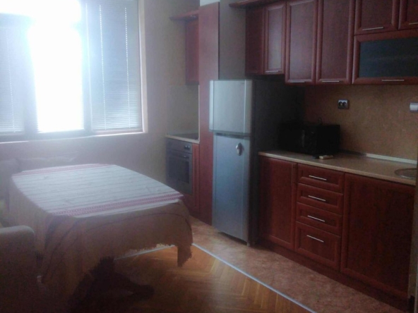 Дава се под наем Четиристаен апартамент в Ловеч, Промишлена зона - 94 кв.м за 306 € - Снимка #1