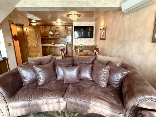 Дава се под наем Къща в Велико Търново, Акация - 180 кв.м за 1200 € - Снимка #1