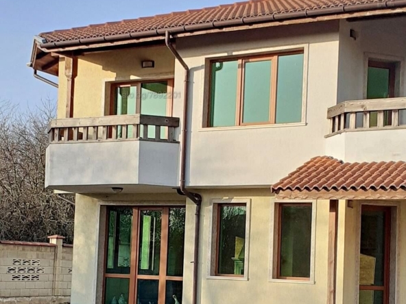 Къща в с. Славеево, Област Добрич - 204 кв.м за 711 €/кв.м - Снимка #1