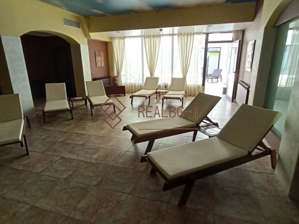 Дава се под наем Заведение в Балчик - 610 кв.м за 3111 € - Снимка #1