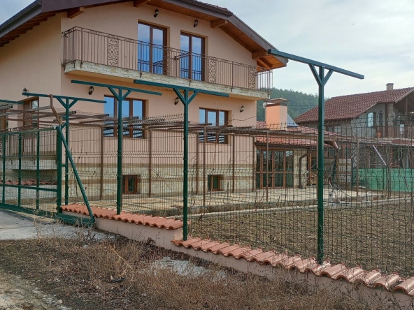 Къща в с. Гърмен, Област Благоевград - 240 кв.м за 489 €/кв.м - Снимка #1