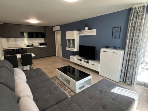 Дава се под наем Двустаен апартамент в Каварна - 80 кв.м за 74.46 € - Снимка #1