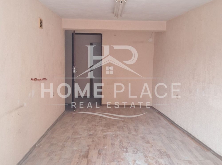 Гараж / Паркомясто в Варна, Колхозен пазар - 24 кв.м за 1041 €/кв.м - Снимка #1