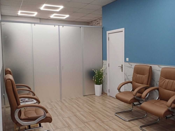 Дава се под наем Офис в Варна, Колхозен пазар - 160 кв.м за 500 € - Снимка #1