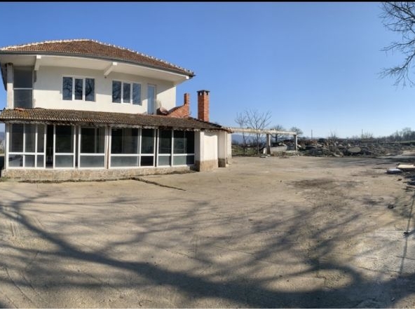 Дава се под наем Къща в с. Порой, Област Бургас - 150 кв.м за 459 € - Снимка #1