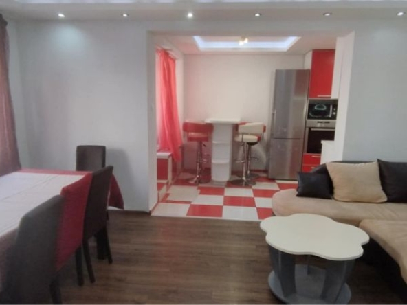 Дава се под наем Тристаен апартамент в к.к. Слънчев ден - 95 кв.м за 663 € - Снимка #1