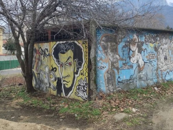 Гараж / Паркомясто в Карлово - 18 кв.м за 88 €/кв.м - Снимка #1