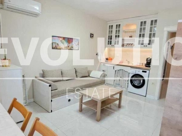 Дава се под наем Тристаен апартамент в Варна, Център - 100 кв.м за 847.62 € - Снимка #1