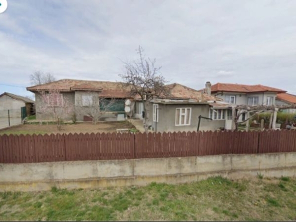 Къща в с. Брадвари, Област Силистра - 1900 кв.м за 22 €/кв.м - Снимка #1