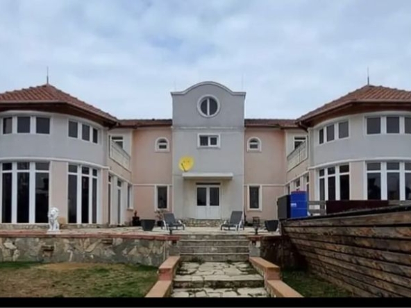 Къща в с. Здравец, Област Варна - 500 кв.м за 900 €/кв.м - Снимка #1