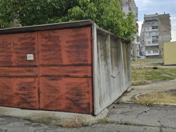 Гараж / Паркомясто в Казанлък - 19 кв.м за 48 €/кв.м - Снимка #1