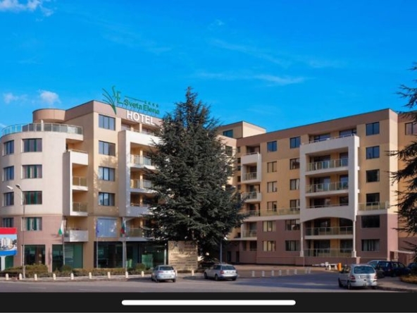 Дава се под наем Гараж / Паркомясто в к.к. Св.Св. Константин и Елена - 15 кв.м за 100 € - Снимка #1