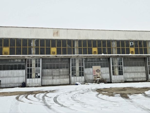 Дава се под наем Промишлена сграда в Свищов - 700 кв.м за 997.05 € - Снимка #1