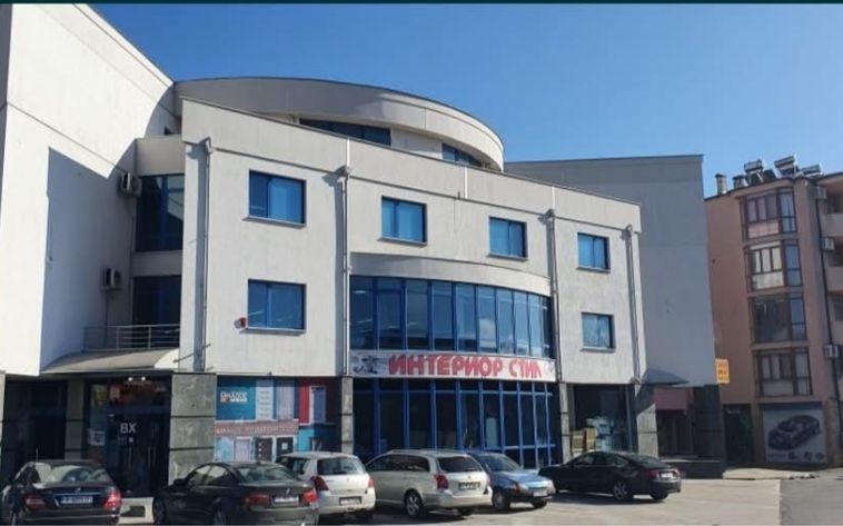 Дава се под наем Магазин в Сандански - 600 кв.м за 50999.49 € - Снимка #1