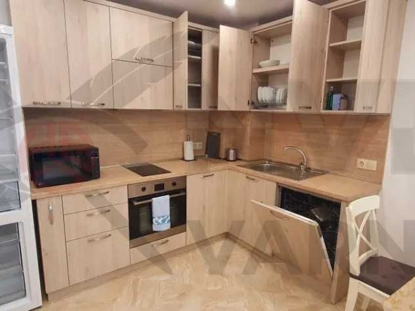 Дава се под наем Двустаен апартамент в к.к. Св.Св. Константин и Елена - 72 кв.м за 797.64 € - Снимка #1