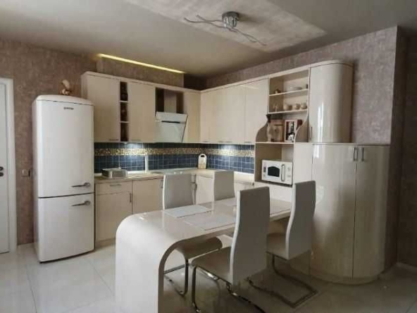 Тристаен апартамент в София, Изгрев - 110 кв.м за 2346 €/кв.м - Снимка #1