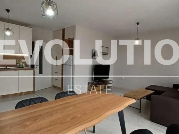 Дава се под наем Двустаен апартамент в Варна, Център - 60 кв.м за 700 € - Снимка #1