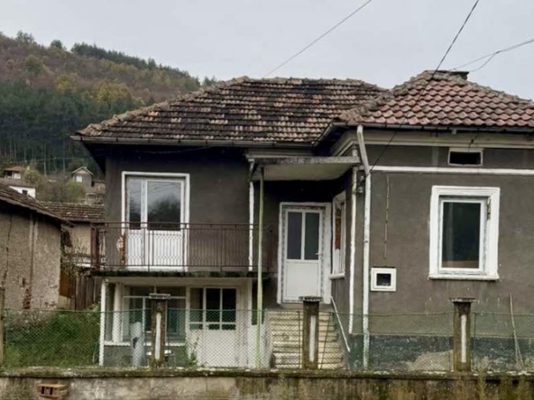 Къща в с. Реселец, Област Плевен - 380 кв.м за 74 €/кв.м - Снимка #1