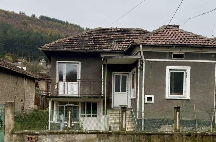 Къща в с. Реселец, Област Плевен - 380 кв.м за 74 €/кв.м - Снимка #1