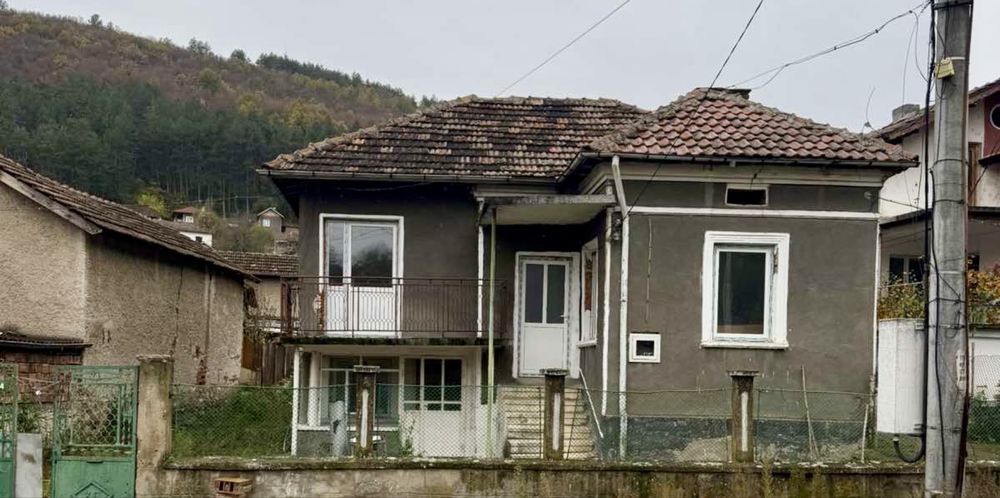 Къща в с. Реселец, Област Плевен - 380 кв.м за 74 €/кв.м - Снимка #1