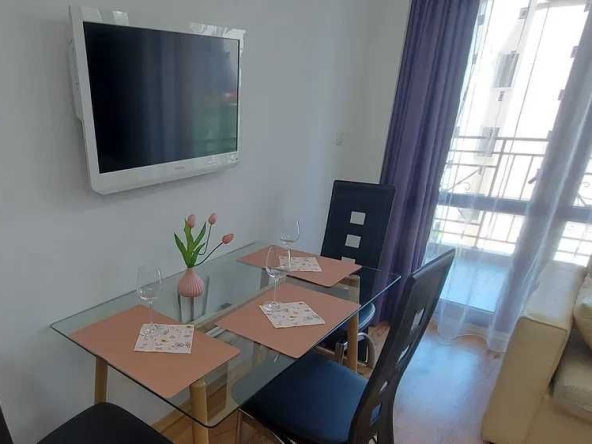 Дава се под наем Двустаен апартамент в Свети Влас - 50 кв.м за 300 € - Снимка #1