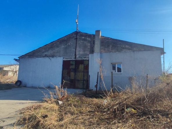 Промишлена сграда в Търговище, Вароша - 3646 кв.м за 35 €/кв.м - Снимка #1