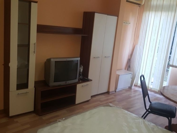 Дава се под наем Едностаен апартамент в София, Толстой - 35 кв.м за 234.6 € - Снимка #1