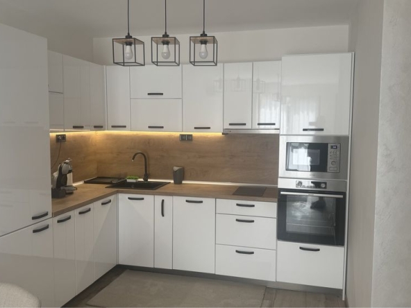 Дава се под наем Двустаен апартамент в Асеновград - 62 кв.м за 459 € - Снимка #1