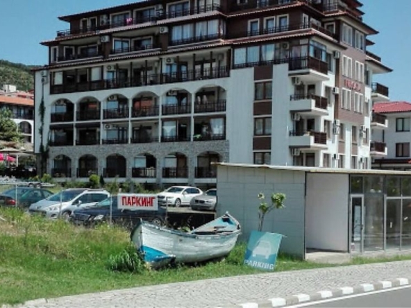 Дава се под наем Гараж / Паркомясто в Свети Влас - 1500 кв.м за 7650 € - Снимка #1