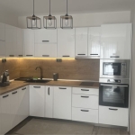 Дава се под наем Двустаен апартамент в Асеновград - 62 кв.м за 459 € - Снимка #1