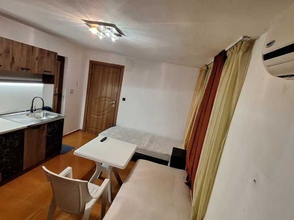 Дава се под наем Двустаен апартамент в Бургас, Меден рудник - зона В - 50 кв.м за 275 € - Снимка #1