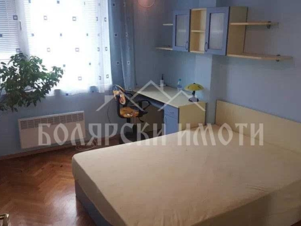 Дава се под наем Тристаен апартамент в Велико Търново, Център - 100 кв.м за 459 € - Снимка #1