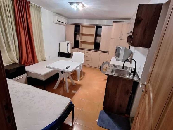 Дава се под наем Едностаен апартамент в Бургас, Център - 36 кв.м за 275 € - Снимка #1