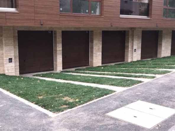 Дава се под наем Гараж / Паркомясто в София, Борово - 35 кв.м за 153 € - Снимка #1