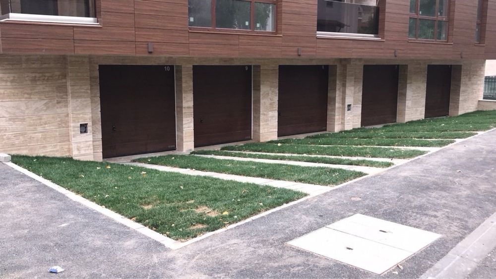 Дава се под наем Гараж / Паркомясто в София, Борово - 35 кв.м за 153 € - Снимка #1