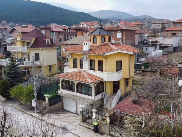 Къща в Асеновград - 200 кв.м за 1175 €/кв.м - Снимка #1