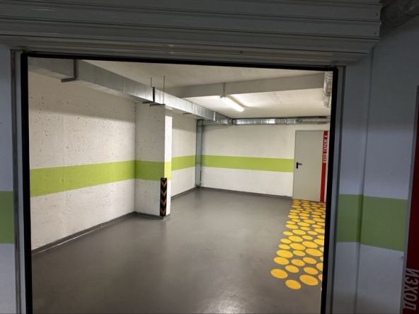 Дава се под наем Гараж / Паркомясто в Варна, Гранд Мол Варна - 26 кв.м за 153 € - Снимка #1