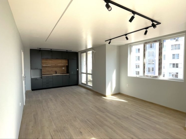 Тристаен апартамент в Пазарджик, Идеален център - 104 кв.м за 1174 €/кв.м - Снимка #1