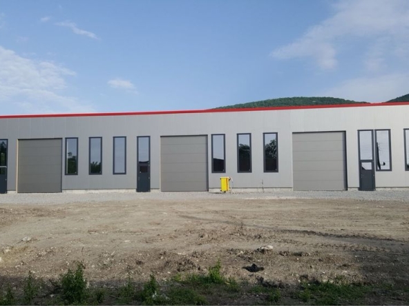 Дава се под наем Промишлена сграда в Шумен, Дивдядово - 180 кв.м за 630 € - Снимка #1