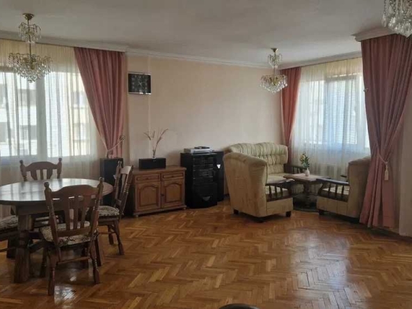 Дава се под наем Четиристаен апартамент в София, Зона Б-18 - 130 кв.м за 650 € - Снимка #1