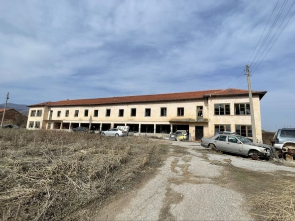 Промишлена сграда в с. Радилово, Област Пазарджик - 3179 кв.м за 43 €/кв.м - Снимка #1