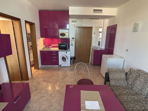 Дава се под наем Двустаен апартамент в к.к. Слънчев бряг - 65 кв.м за 255 € - Снимка #1